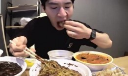 爆料哥吃青花椒视频,辣味十足，网友直呼过瘾！